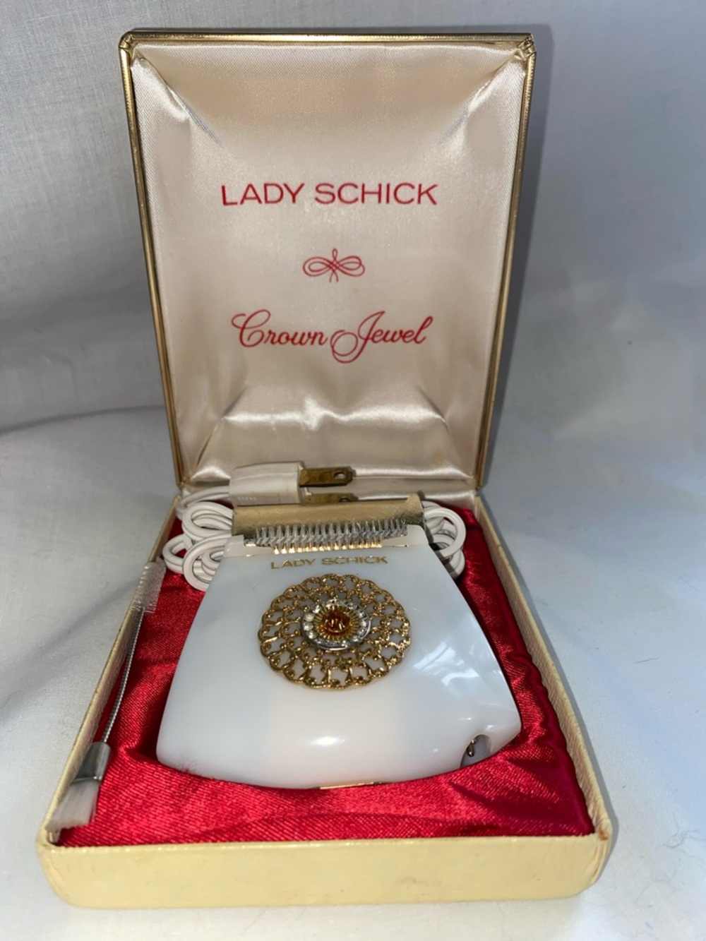 UNUSED VINTAGE LADY SCHICK CROWN JEWEL ELECTRIC LADY SHAVER